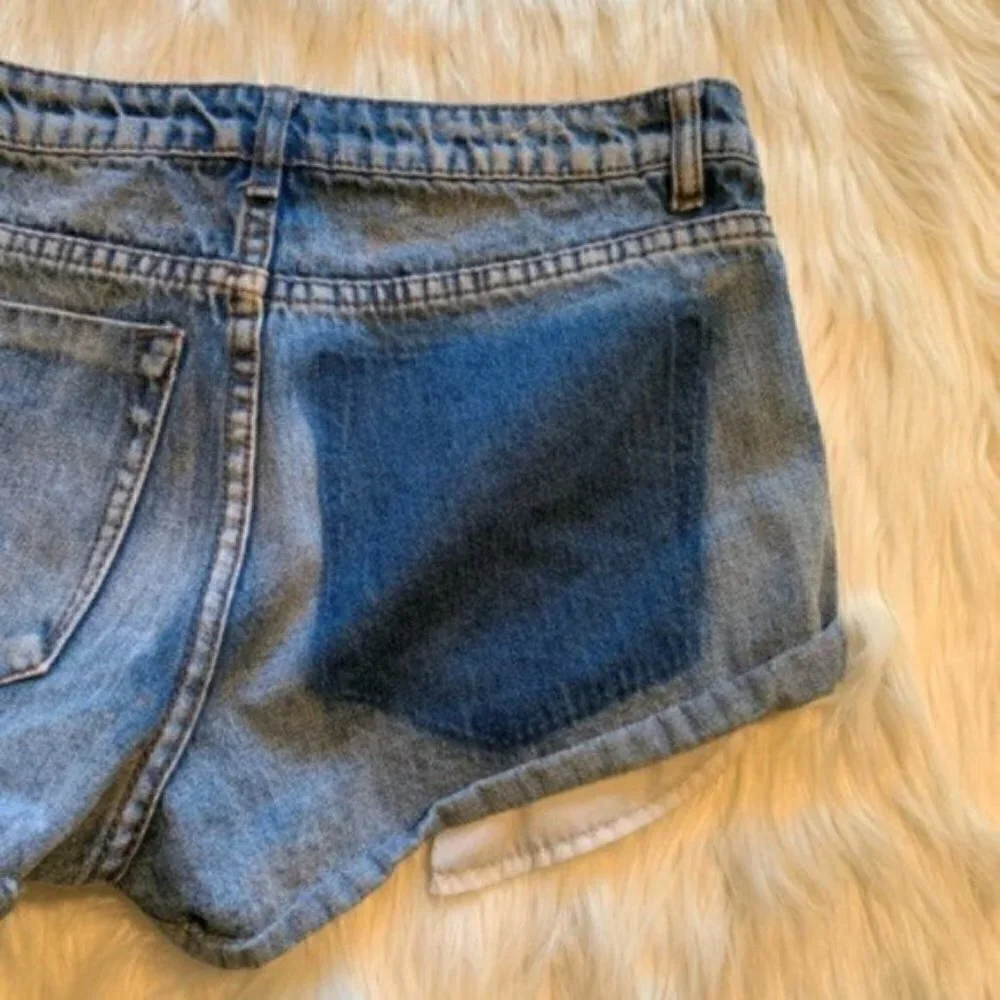 Cotton On The Frayed Mid Rise Denim Short_9